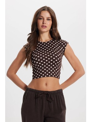 Tudors Kadın Slim Fit Dar Kesim Puantiyeli Bisiklet Yaka Kahverengi Crop Bluz