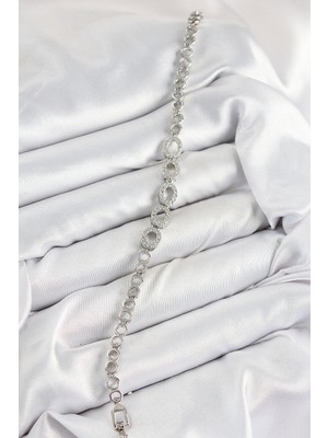 Norino Pirinç Zirkon Taşlı Oval Model Gümüş Renk Kadın Bileklik