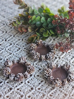 Özgürce El Yapımı Kozalak Tasarımlı Tealight Mumluk, Şık ve Sıcak Atmosfer