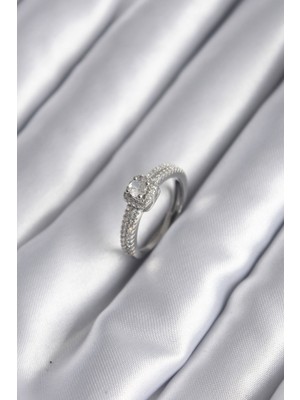 Norino Pirinç Gümüş Renk Zirkon Taşlı Kadın Yüzük