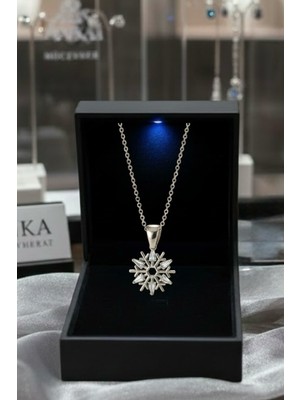 Anka Mücevherat Işıklı Kutuda 925 Ayar Gümüş Kristal Kar Tanesi Kadın Kolye