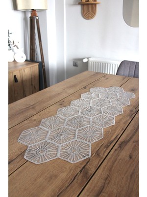 Özgürce Dantel Kordon Detaylı Masa Runner Fiskos Örtüsü 100X35 cm