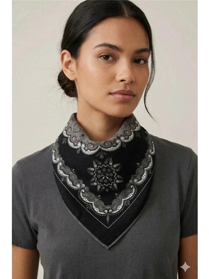 Petek Aksesuar Batik Desenli Bandana