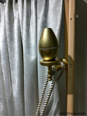 Özgürce Ahşap ve Taş Detaylı Fon Perde Duvar Bağlama Aparatı