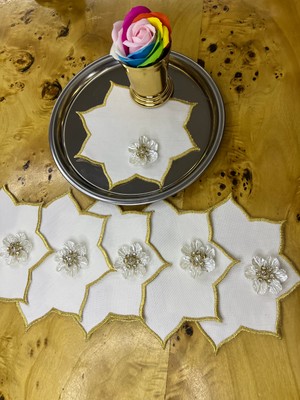 Minoza 6 Adet Çiçek Broşlu Yıldız Model Nakışlı Kokteyl / Kahve Yanı Sunum Peçetesi