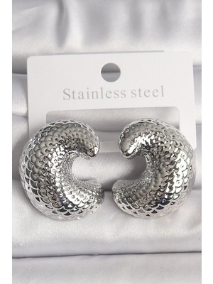 Yıldız Ticaret Mey Ithalat® Pirinç Gümüş Renk Yılan Sırtı Işlemeli Yarım Halka Model Kadın Küpe