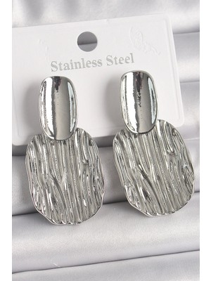 Yıldız Ticaret Mey Ithalat® Pirinç Gümüş Renk Işlemeli Kare Plaka Model Kadın Küpe