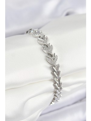 Tuba Toptaş Pirinç Zirkon Taşlı Sıralı Ok Model Gümüş Renk Kadın Bileklik