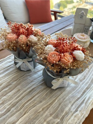 Özgürce Turuncu Dekoratif Mum Buketi, 15 Cm, Doğal Soya Mum, Zarif Tasarım