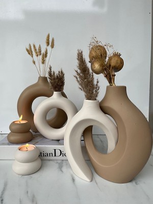 Özgürce Şık Vazo ve Mumluk Seti ile Dekorasyonunuza Zarif Dokunuş