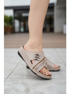 Enoch Kadın Lazer Delikli ve Metal Aksesuarlı Ev ve Dış Mekan Uyumlu Anatomik Konfor Terlik