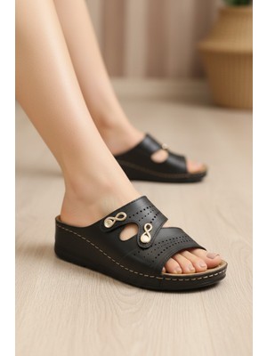 Enoch Kadın Siyah Lazer Kesim ve Simetrik Trok Detaylı Ev - Sokak Uyumlu Anatomik Konfor Terlik
