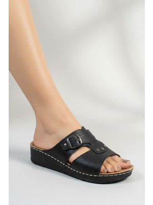 Enoch Kadın Siyah Mat Metal Tokalı ve Üçlü Trok Süslemeli Ev - Dış Mekan Uyumlu Anatomik Terlik