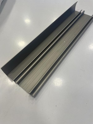 Özgürce Şık Alüminyum Dekoratif Metal Korniş 160 Cm, Dayanıklı ve Modern Tasarım