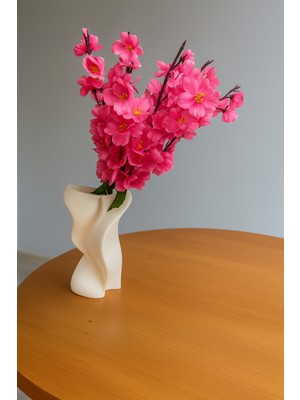 Özgürce Dalgalı Hatlı Modern Dekoratif Vazo, Şık Ev Aksesuarı