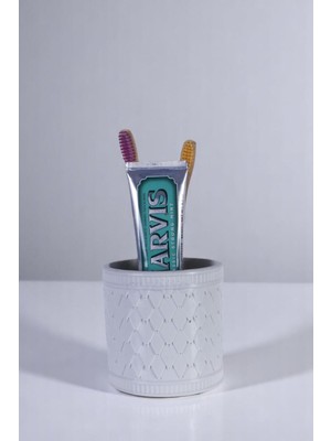 Özgürce Beyaz Renk Diş Fırçası Tutucu, Pratik ve Şık Tasarım