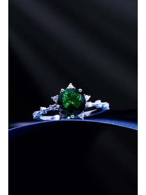 İnnuendo Jewelry 925 Ayar Gümüş Taç Formlu Zümrüt Taşlı Kadın Yüzük
