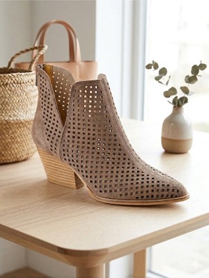 Vess Moda Delikli Transparan Kısa Kalın Topuklu Fermuarlı Şık Western Yazlık Kovboy Bot Ayakkabı Taba