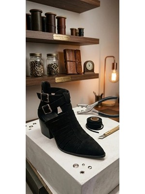 Vess Moda Kalın Topuklu Çift Toka Süet Yazlık Bot Ayakkabı