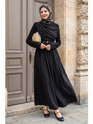 inStyle Omuzdan Şal Detaylı Kemerli Siyah Elbise
