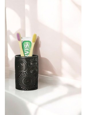 Özgürce Siyah Renkli Diş Fırçalık ve Tutucu, Pratik ve Şık Tasarım