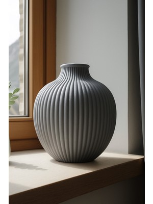 Özgürce Modern Çizgili Tasarım Mini Vazoya Şık Dekoratif Dokunuş