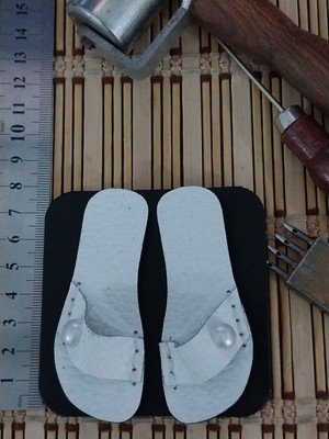 Özgürce Beyaz Incili Hakiki Deri Terlik ve Altlığı, Dekoratif Söz Nişan Yüzük Tepsisi