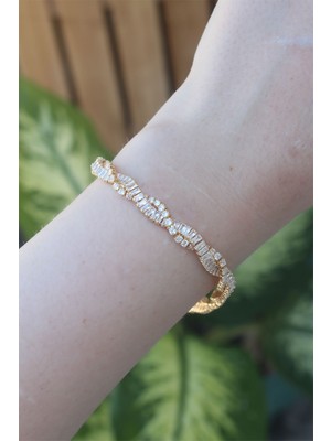 Ronanna Vip Seri Pirinç Zirkon Taşlı Gold Renk Sarmal Model Bileklik - Lisinya