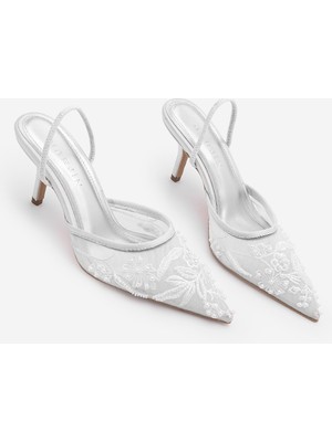 Marjin Kadın Stiletto Sivri Burun Boncuklu Fileli Nakışlı Işlemeli Lastikli Klasik Topuklu Ayakkabı Velsedi Gümüş Saten