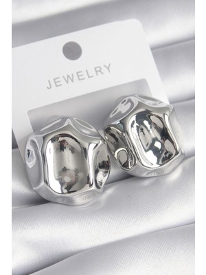 Ronanna Pirinç Gümüş Renk Işlemeli Top Model Kadın Küpe