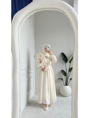 Esra Butik Açık Sarı Fırfır Detaylı Kuşaklı Astarlı Tensel Tesettür Elbise