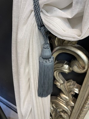 Özgürce Mavi Ipek Püsküllü Özel Tasarım Perde Aksesuarı, Şıklık ve Zarafet Sunar