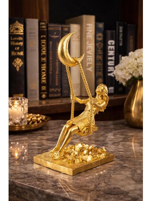 Özgürce Ay'da Sallanan Kız Dekoratif Obje, Sevimli ve Şık Hediye Alternatifi