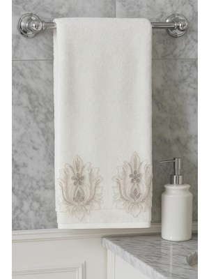 Özgürce Kadife Havlu 50X90, Yumuşak ve Şık Banyo Aksesuarı