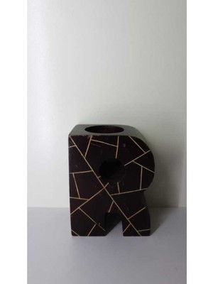 Özgürce Şık ve Modern Tasarımlı Harf Mumluk, Evinizde Sıcaklık ve Şıklık Yaratır