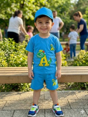 Aydede Kids Erkek Çocuk Dinozor Baskılı Tişört Şort Takım Şapka Dahil – Yazlık Rahat 3’lü Takım