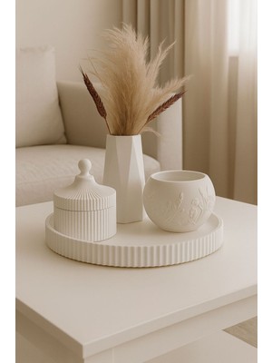 Özgürce Minimalist Vazo ve Kutu Seti, Kelebek Kabartmalı Tepsili Dekorasyon