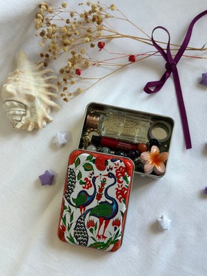 Özgürce Renkli Tavuskuşu Desenli Çok Amaçlı Metal Kutu, Hediye ve Saklama Için Ideal