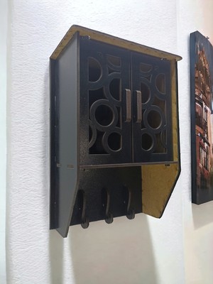 Özgürce Ahşap Ev ve Ofis Duvar Dekorasyonu Anahtarlık Dolabı Süsü