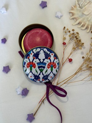 Özgürce Çinili Desenli Çok Amaçlı Metal Kutu, Şık ve Kullanışlı Saklama Çözümü