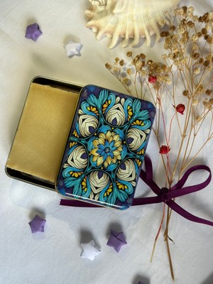 Özgürce Mavi Çiçek Desenli Çok Amaçlı Metal Kutu, Şıklık ve Kullanışlılık Sunar