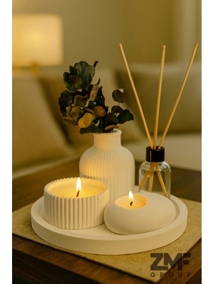 Özgürce Şık 5’li Dekoratif Set: Çizgili Vazo, Vanilya Kokulu Mum, Tealight ve Oda Kokusu