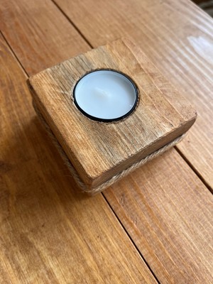 Özgürce El Yapımı Şık Ahşap Mumluk, Doğal ve Sıcak Atmosfer Yaratır