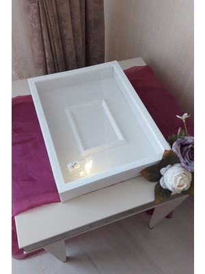 Özgürce 30X40 cm Ledli Beyaz Fotoğraf Çerçevesi ile Gül Kutusu Tasarımı