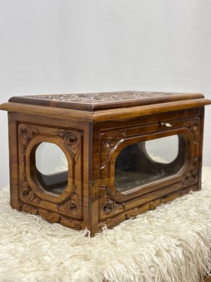 Özgürce El Işlemeli Ceviz Ahşap Kapağlı Sandık, 46X27X27 Cm, Tülbent ve Yazma Saklama