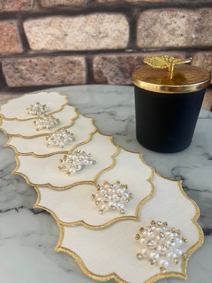 Minoza 6 Adet Inci Broşlu Nakışlı Leke Tutmaz Gardenya Kumaş Kokteyl & Kahve Sunum Peçetesi