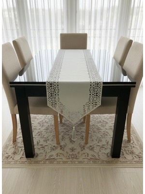 Minoza Sultan Model Kadife Kumaş Tül Detaylı Püsküllü Dekoratif Masa Örtüsü Runner