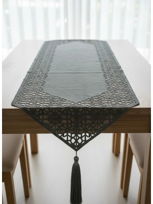 Minoza Sultan Model Kadife Kumaş Tül Detaylı Püsküllü Dekoratif Masa Örtüsü Runner