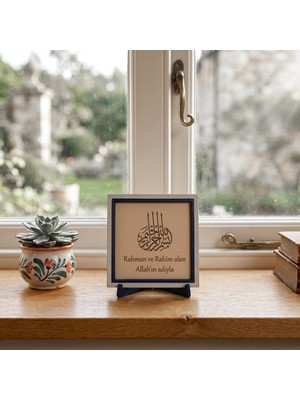 Miaju Besmele Yazılı Modern Masaüstü Obje, Evinize Bereket ve Anlam Dolu 10X10 cm Minyatür Sanat Tasarımı