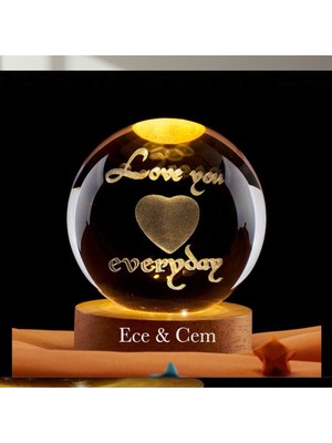 Keyfim Shop Kişiye Öze Büyük Boy Işıklı Ahşap Kaideli Love You Everyday Temalı Cam Küre 8cm